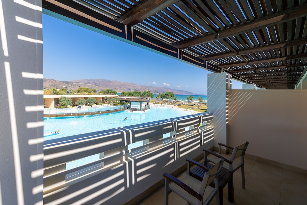 Deluxe Room, Sea View - Photo 4