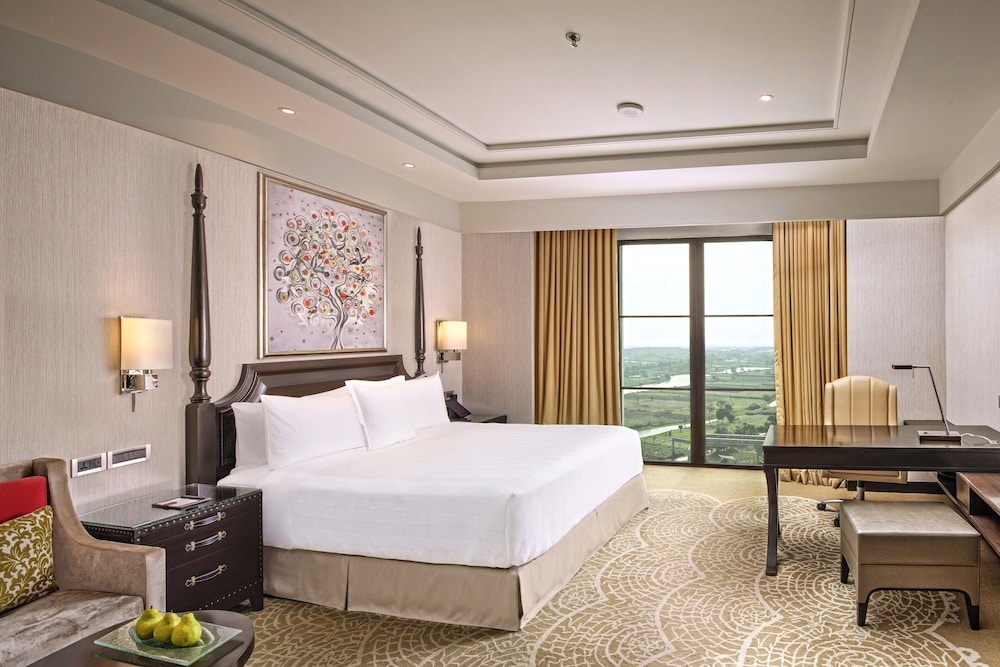 Exclusive Room, 1 Queen Bed, City View, Tower
