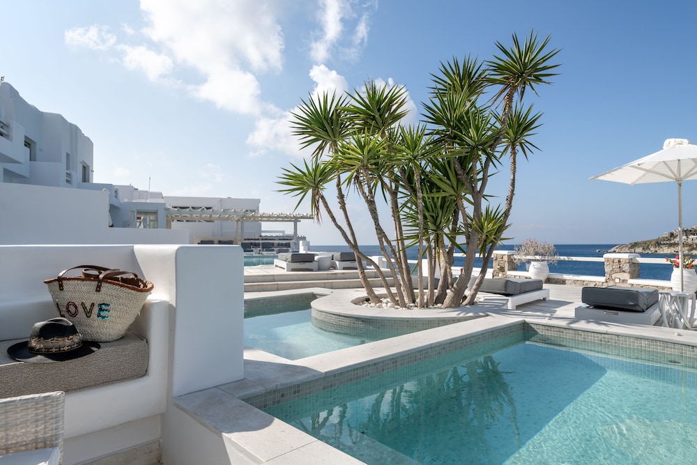 Elegant Suite, Sea View With Private Pool