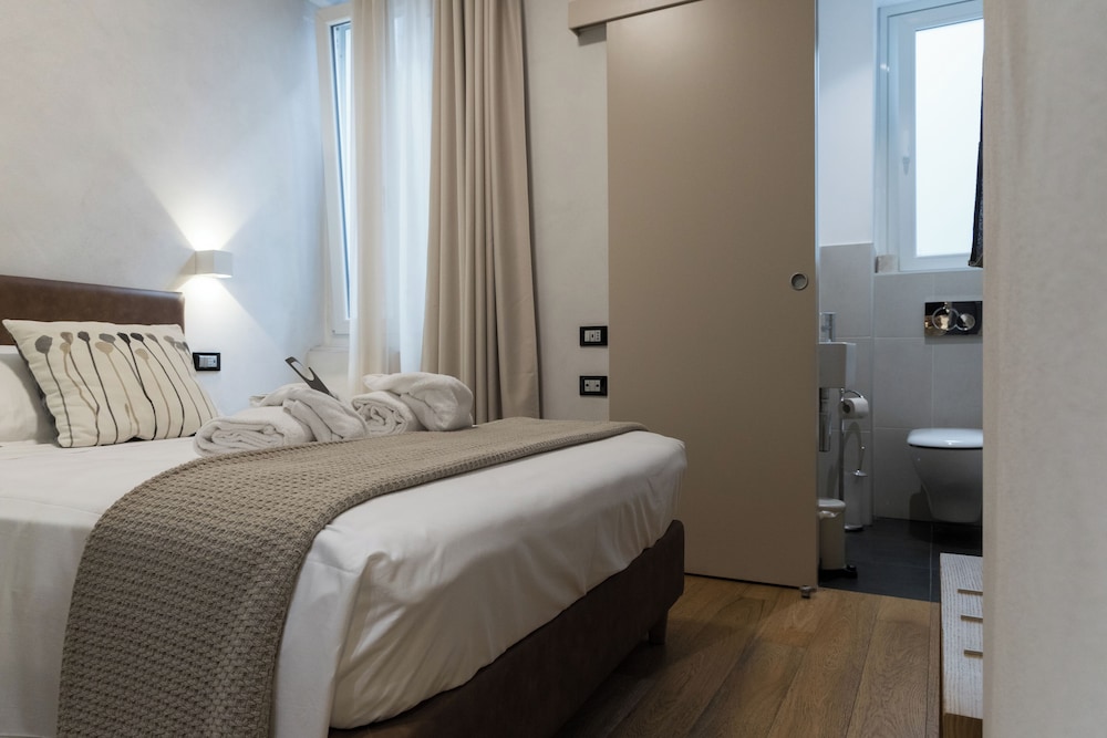 Economy Single Room, 1 Large Twin Bed, Non Smoking, photo 6