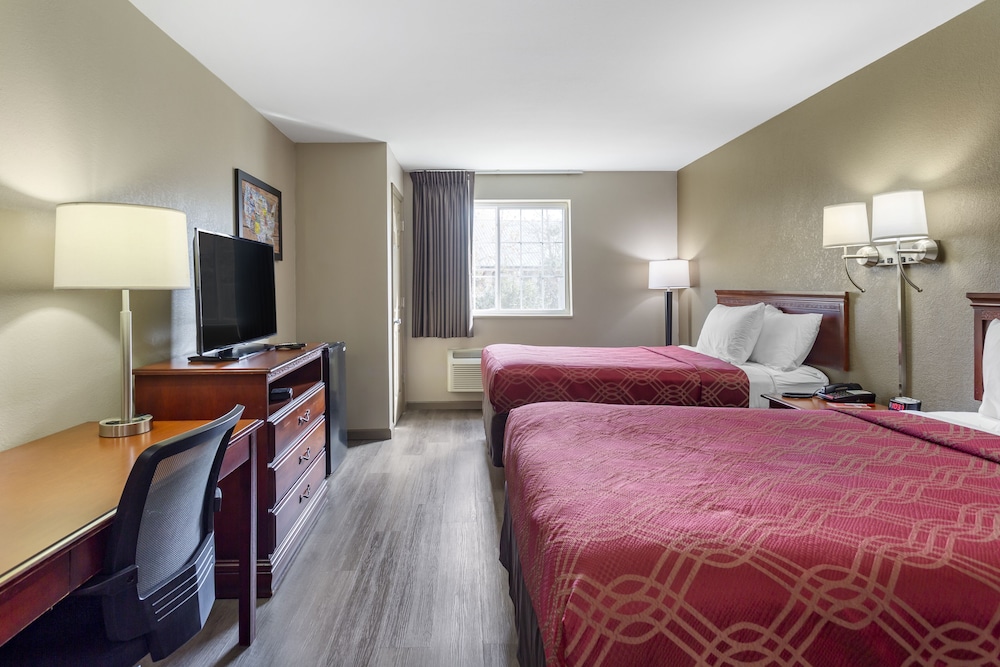 Room, 2 Queen Beds, Non Smoking - Photo 4