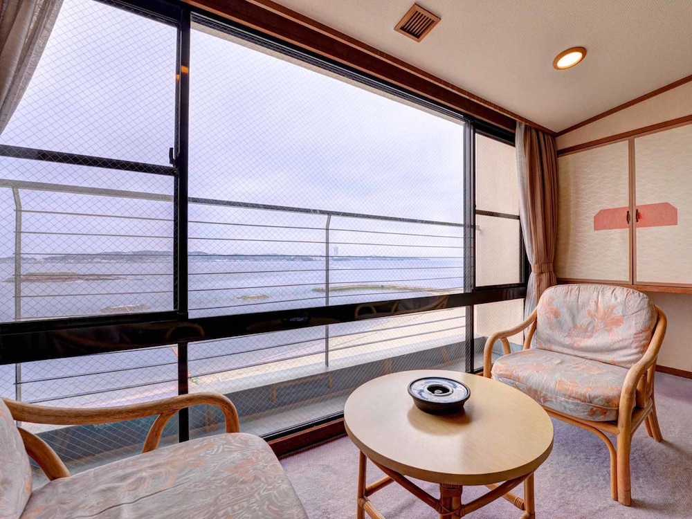 Japanese Style Family Room, Shared Bathroom photo 3