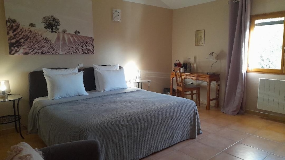 Standard Double or Twin Room (Chambre Lavande) photo 3