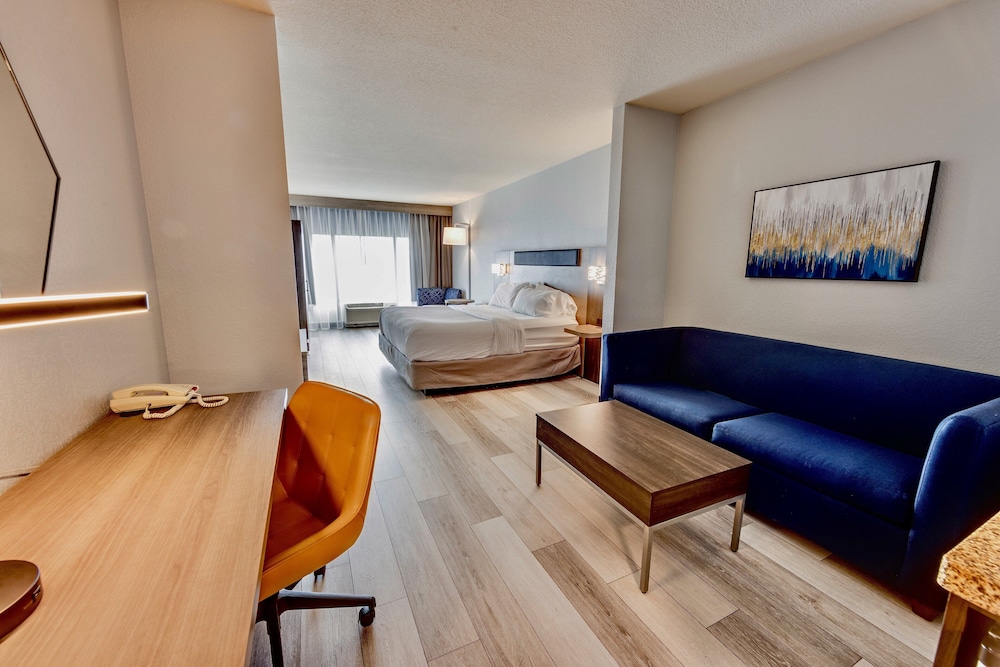 Suite, 1 King Bed with Sofa bed (Additional Living Area) - Photo 3