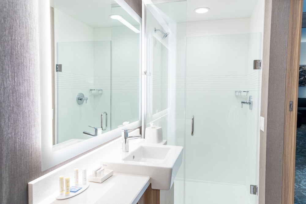 Suite, 2 Queen Beds (Mobility Accessible, Tub) - Photo 6