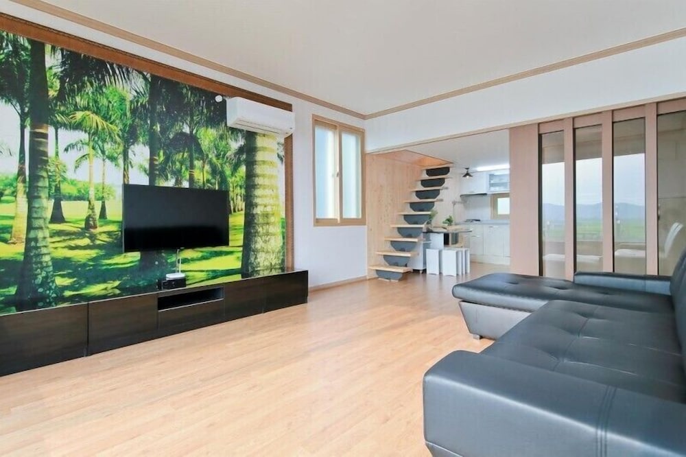 House (4) - Photo 1