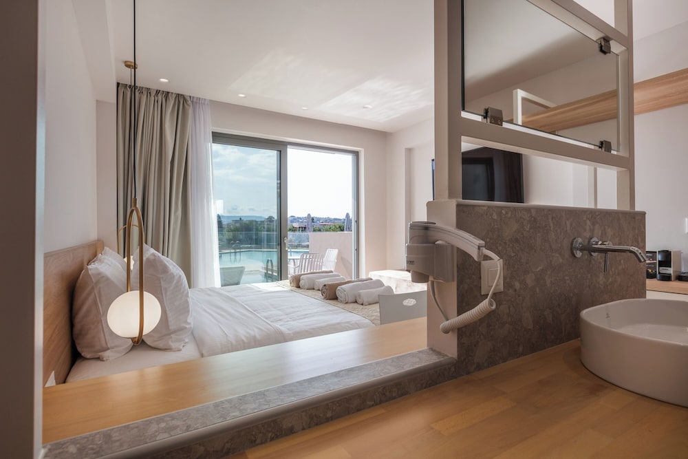 Superior Room with Private Pool - Photo 2