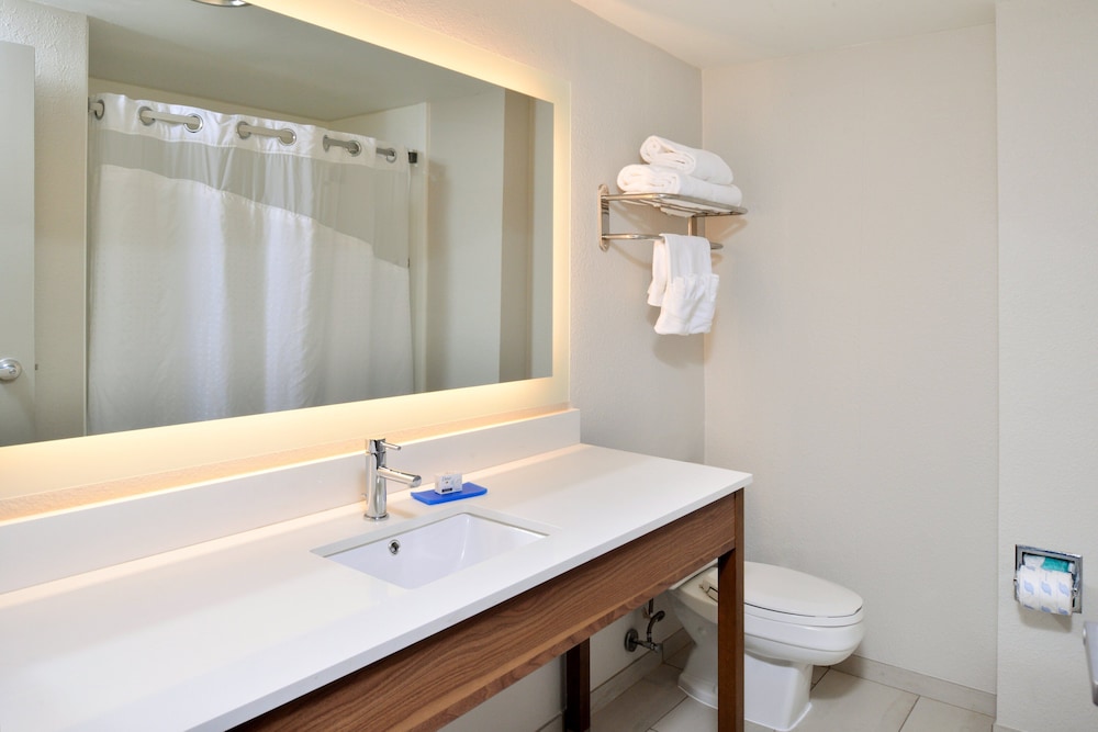 Suite, 2 Queen Beds (Living Area) photo 3
