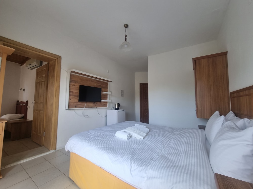Family Quadruple Room, 2 Bedrooms, Balcony, Garden View photo 2