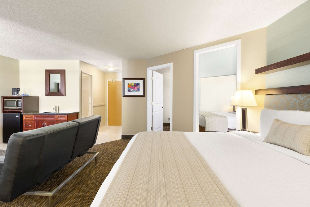 Room, Multiple Beds, Non Smoking photo 1