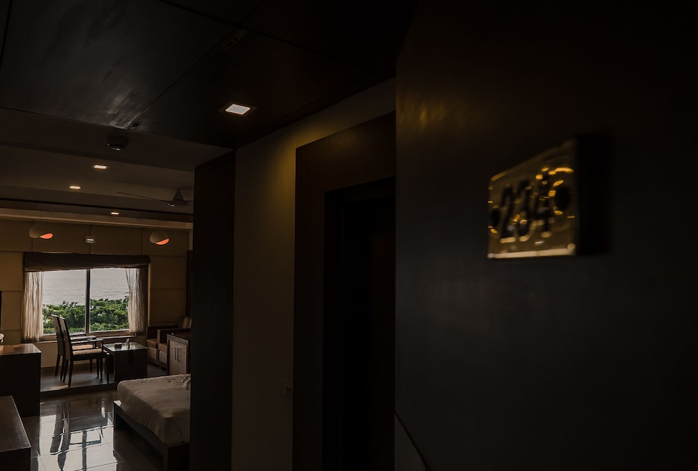 Deluxe Room, Partial Ocean View photo 2