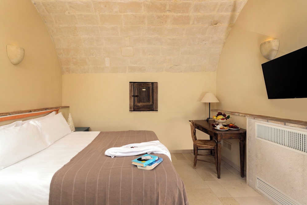 Standard Double or Twin Room, City View - Photo 2