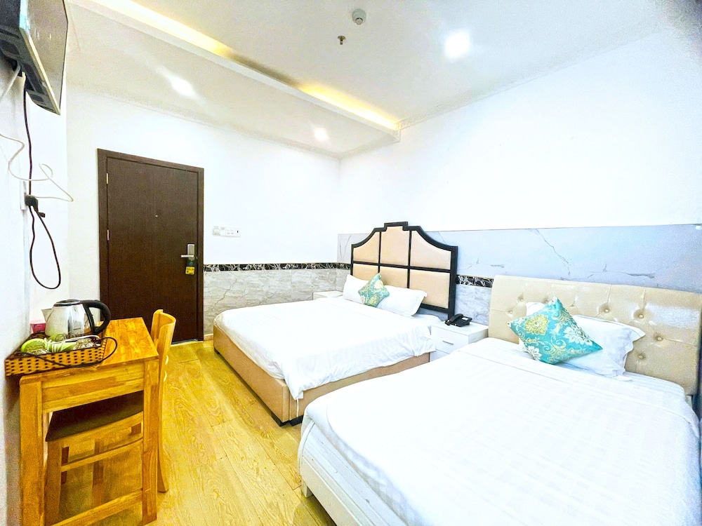 Deluxe Double Room Single Use, City View