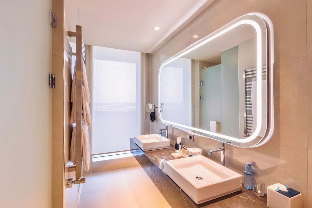 Executive Suite - Photo 3