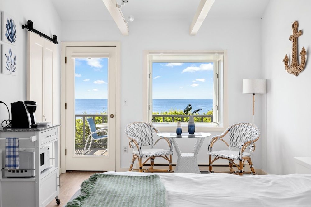 Oceanfront Studio, 1 King photo 2