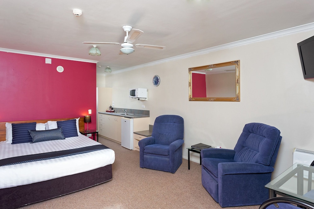 Suite, 1 King Bed photo 1