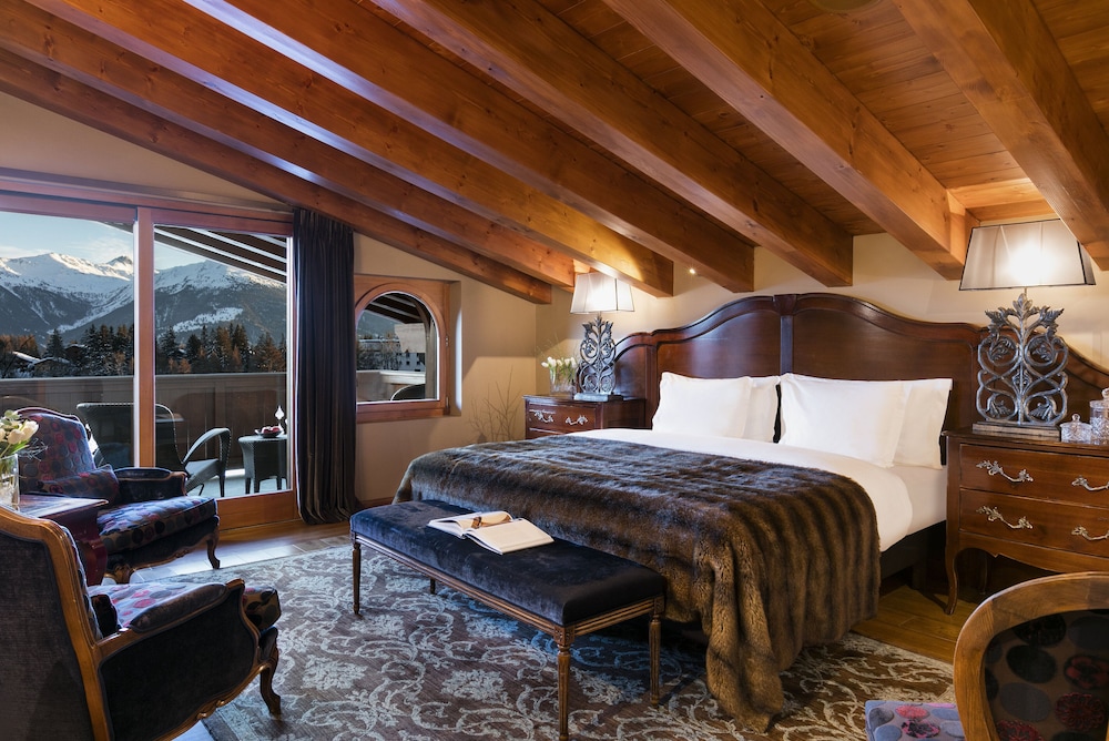 Junior Suite, 1 King Bed, Balcony, Mountain View photo 1