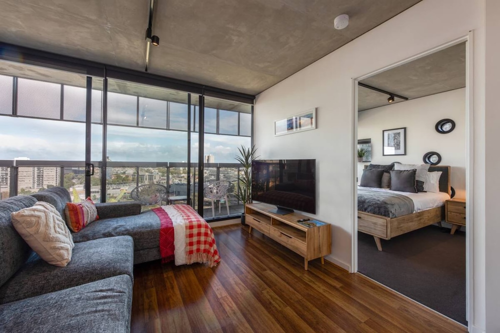 Basic Apartment, 2 Queen Beds photo 3