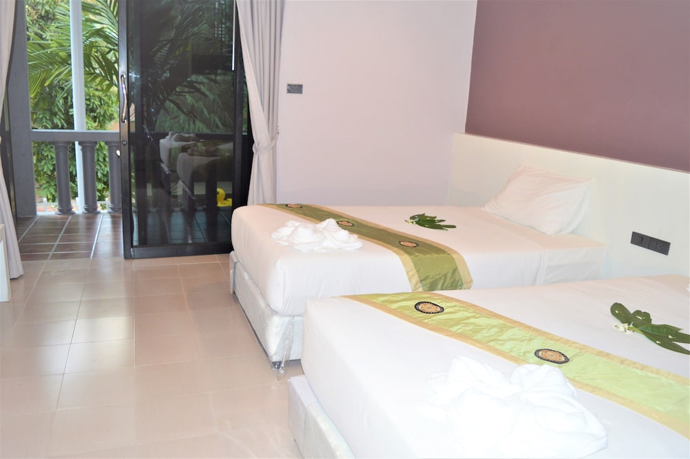 Deluxe Room - Photo 5