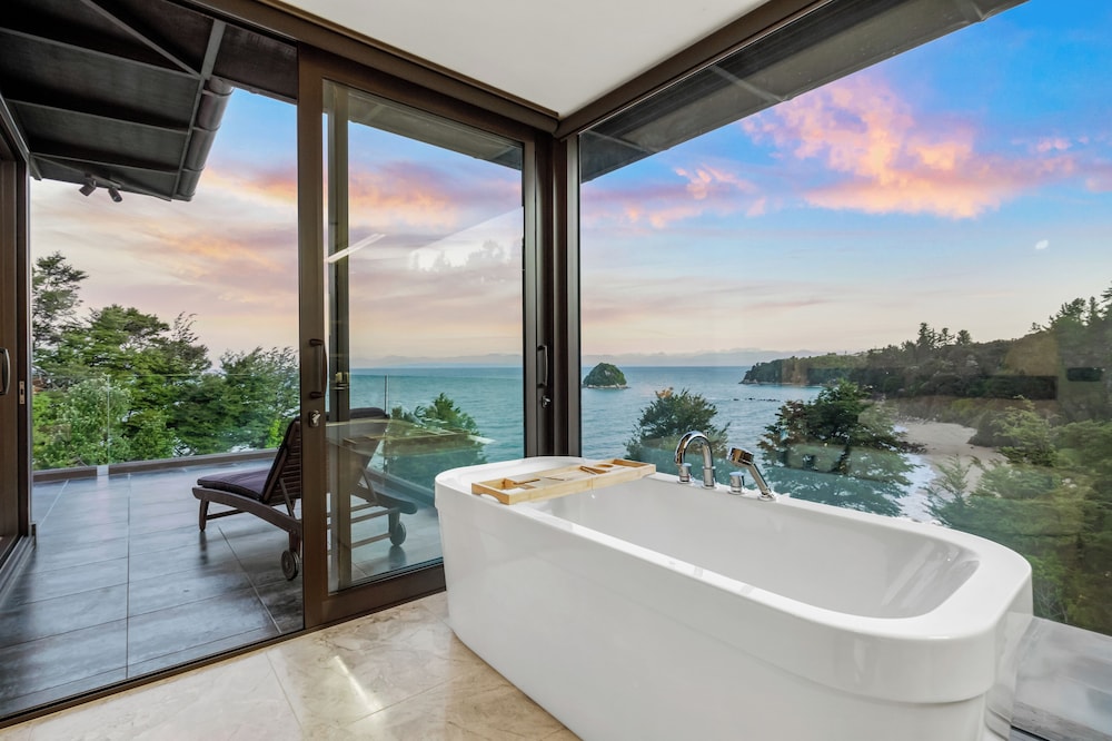 Luxury Suite, Balcony, Ocean View