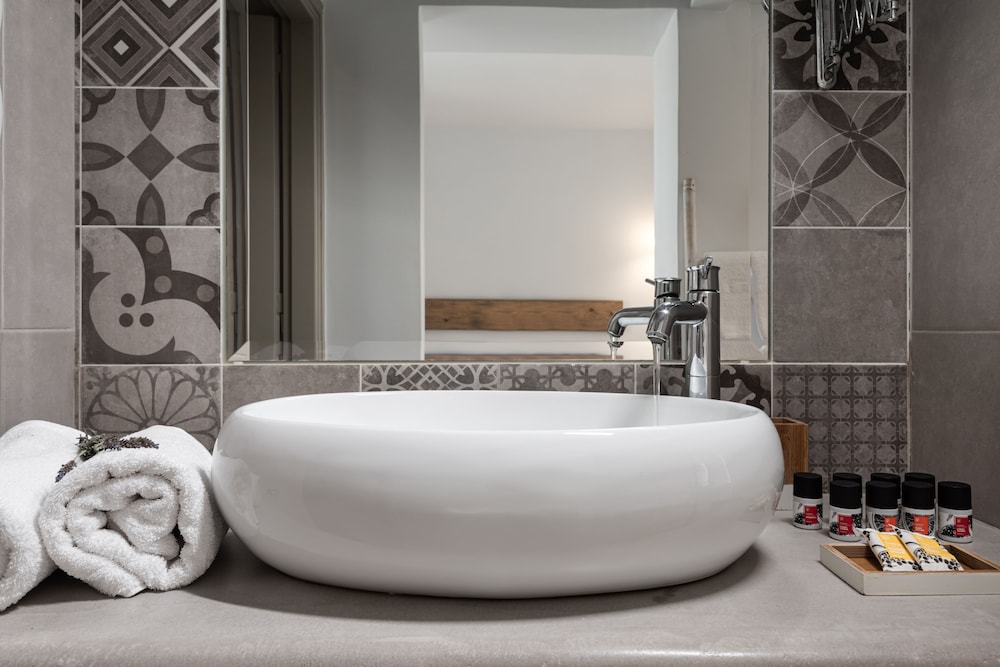 Suite (Shower cabin) photo 2