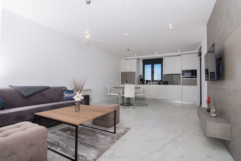Penthouse, 2 Bedrooms (1st floor) photo 1