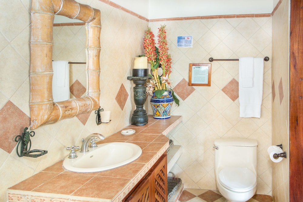 Deluxe Double Room with Balcony and Sea photo 3