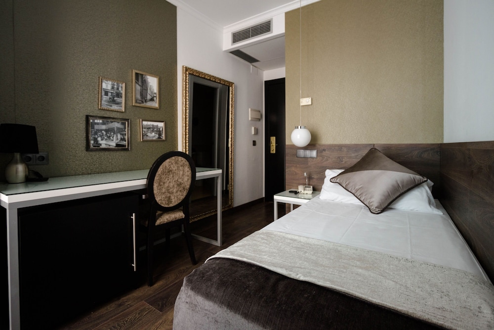Basic Single Room photo 2
