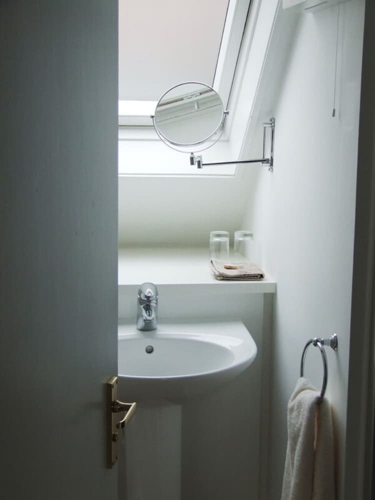 Twin Room, Ensuite (With View) photo 2
