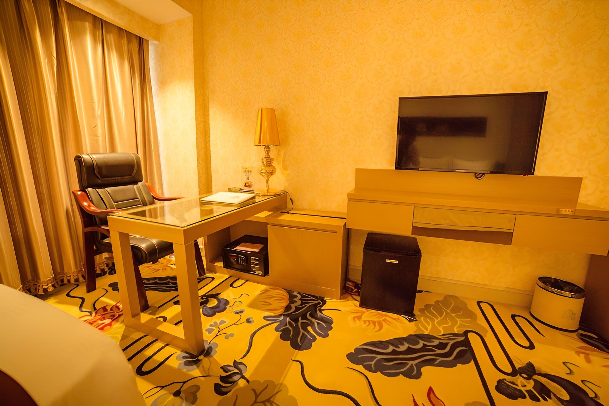 Family Room photo 1