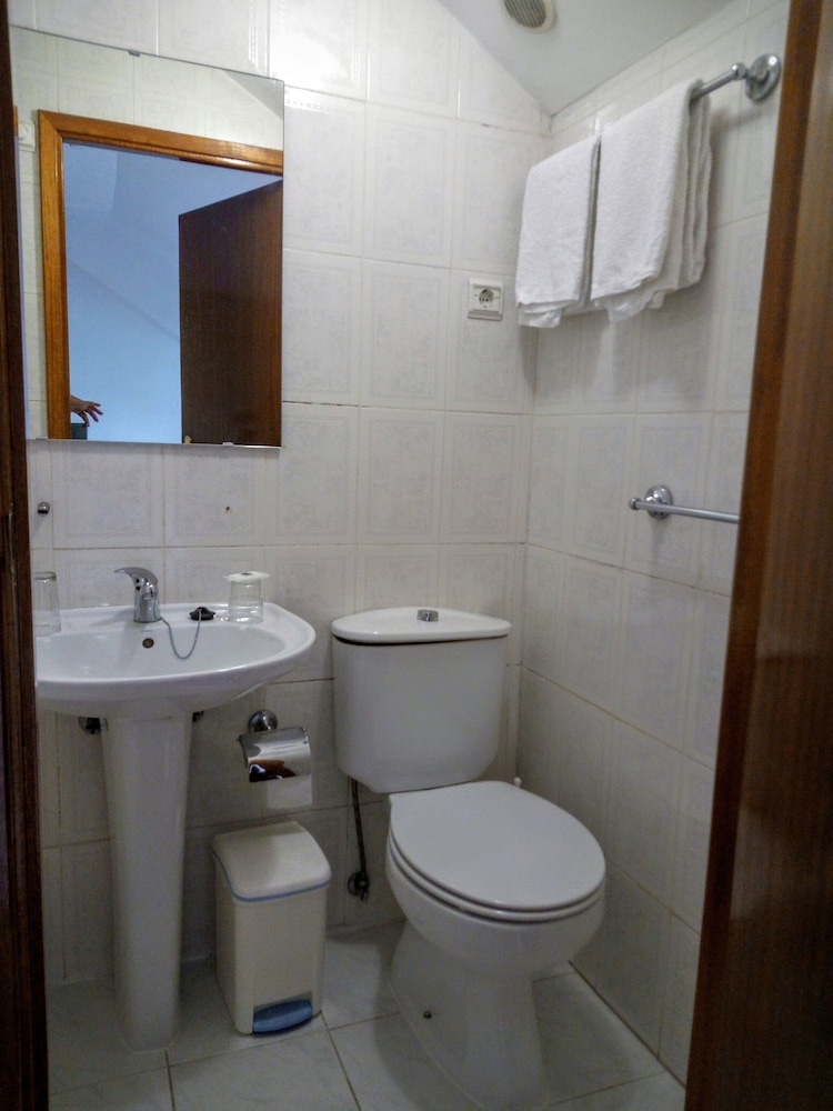 Economy Room, 2 Twin Beds photo 2