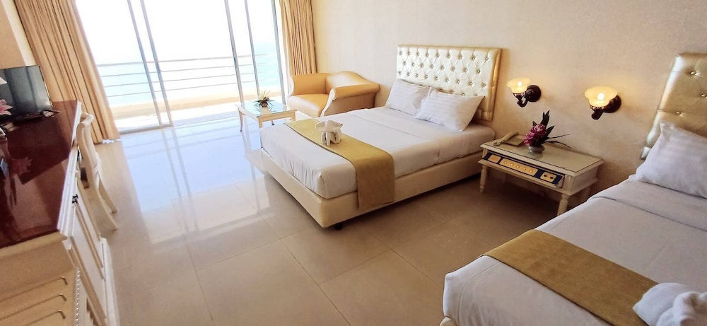 Deluxe Double or Twin Room
