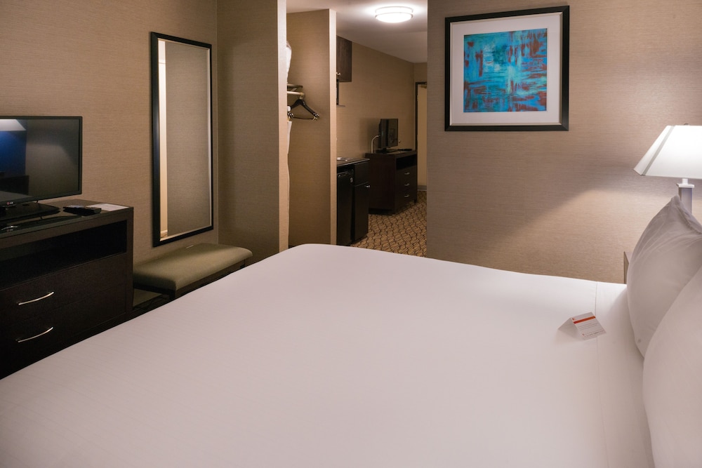 Holiday Inn Express & Suites Pasadena - Los Angeles by IHG