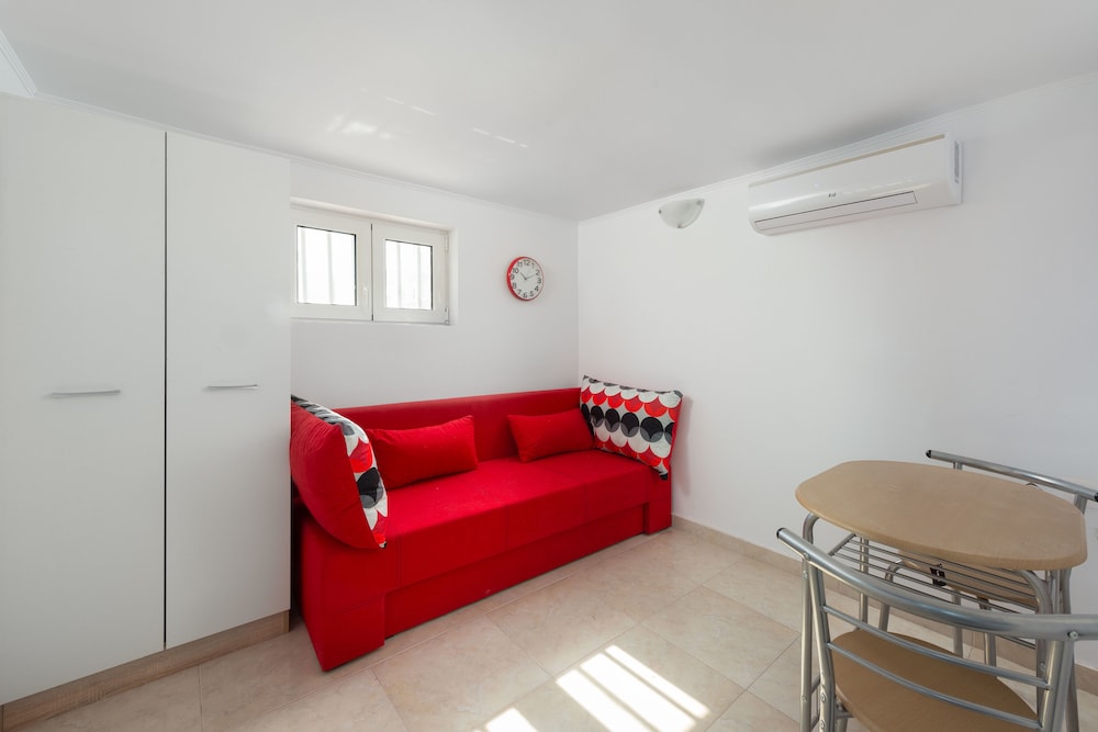 Studio (2nd Floor)