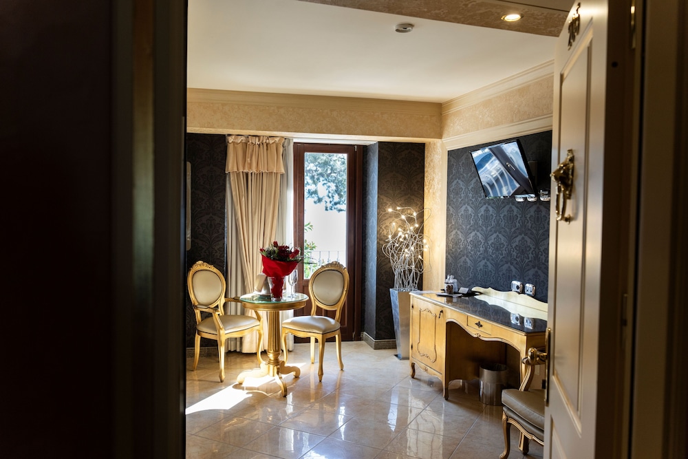 Suite - Photo 6