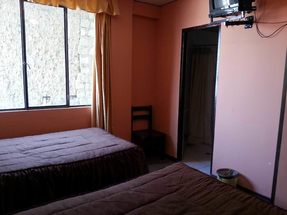 Twin Room, 2 Twin Beds, Private Bathroom photo 2