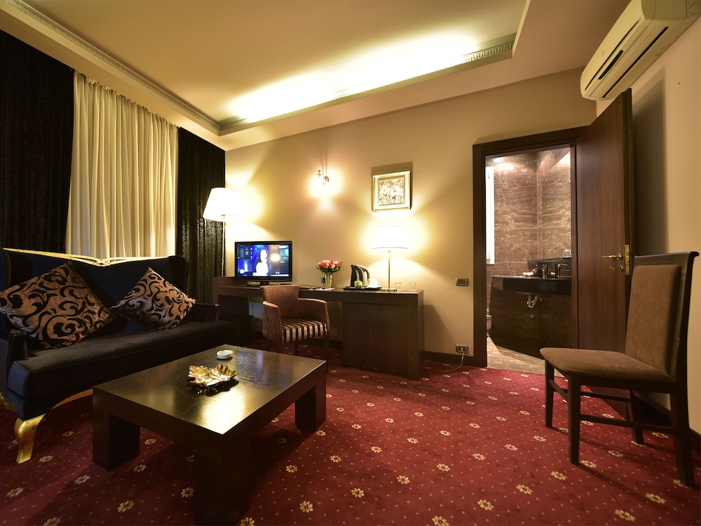 Deluxe Suite