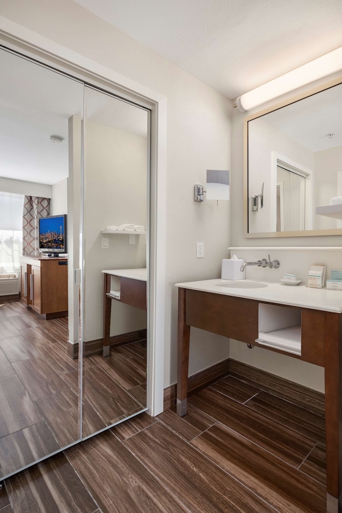 Deluxe Suite, 1 Bedroom, Non Smoking, Kitchen - Photo 5