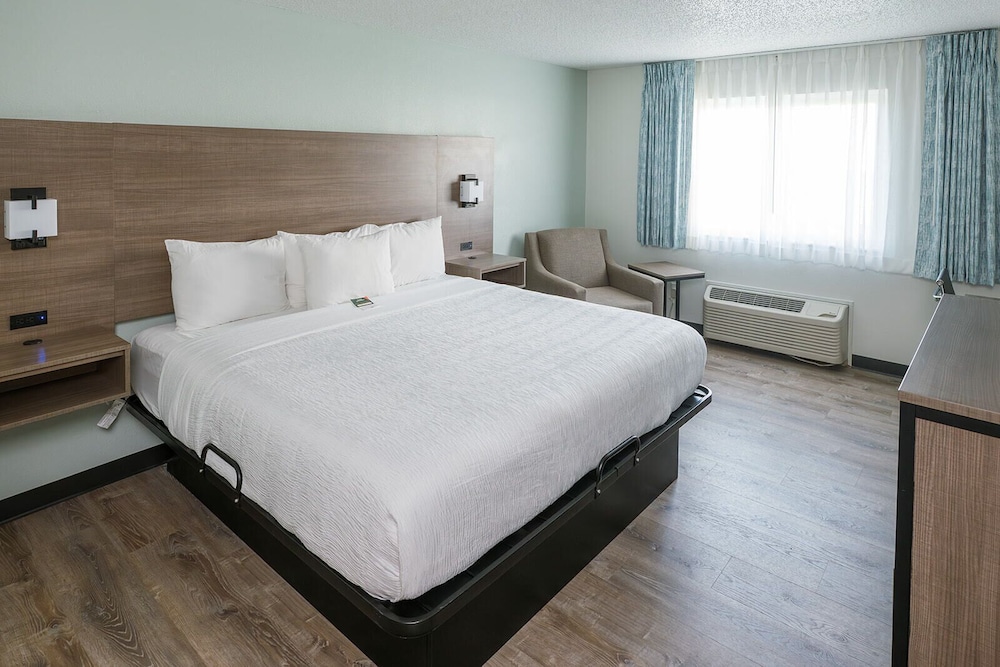 Standard Room, 1 King Bed, Pets Allowed, Ground Floor photo 3