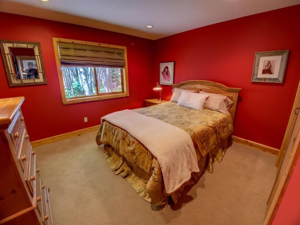 Condo, 3 Bedrooms, 2 Bathrooms photo 3