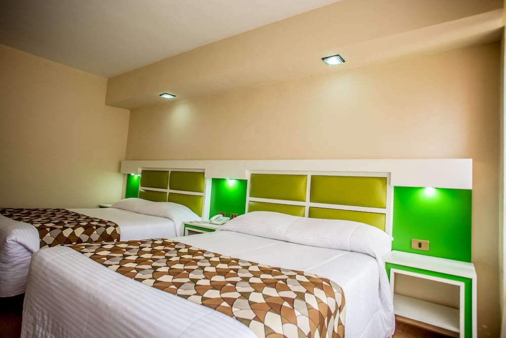 Double or Twin Room, 1 King Bed, Mountain View photo 3