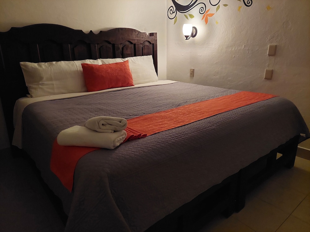 Room, 1 King Bed photo 3