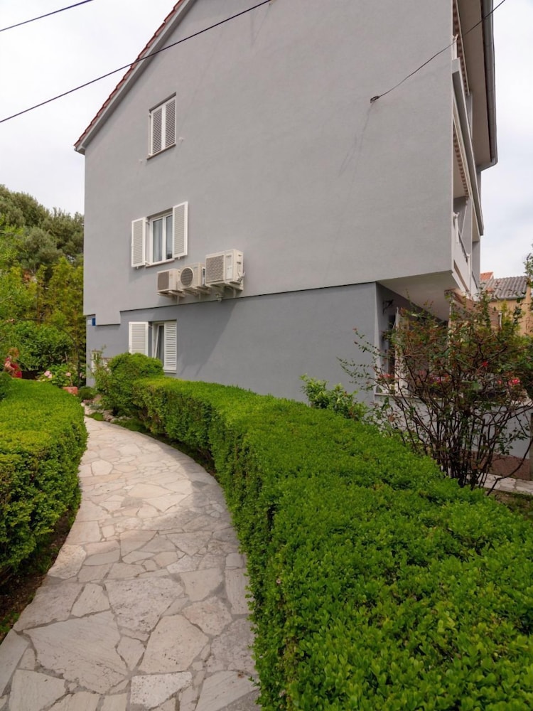 Apartment (Keko - 100 m from the beach - A1(4+1))