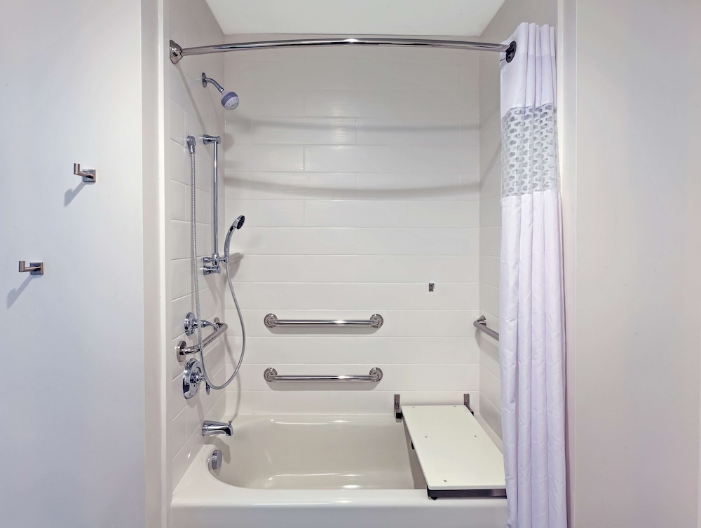 Room, 2 Queen Beds, Accessible, Bathtub (Mobility/Hearing) photo 3