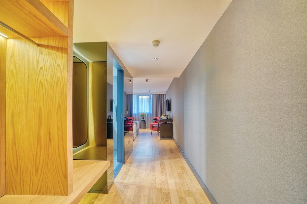 Deluxe Double or Twin Room - Photo 16