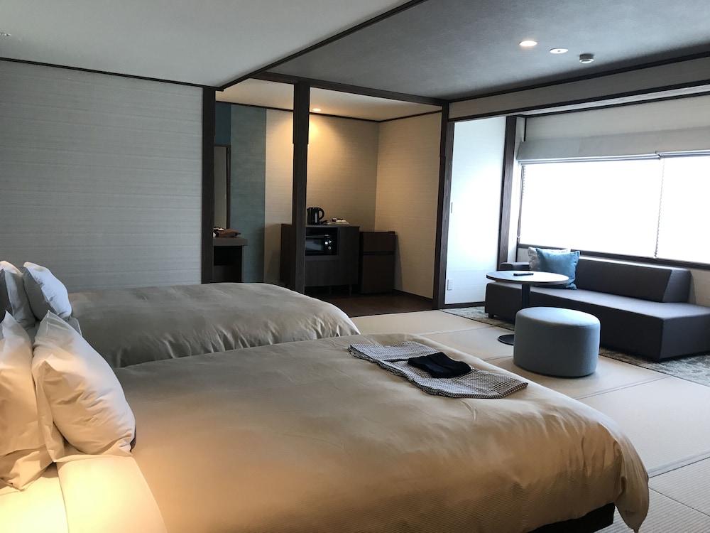 Modern Japanese-style Twin Room, with Shared Hot Spring Access - Photo 4