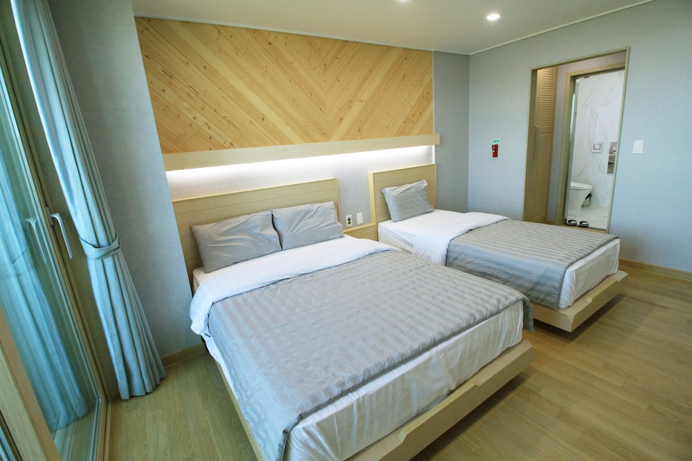 Condo, Ocean View (47 Pyeong) photo 2