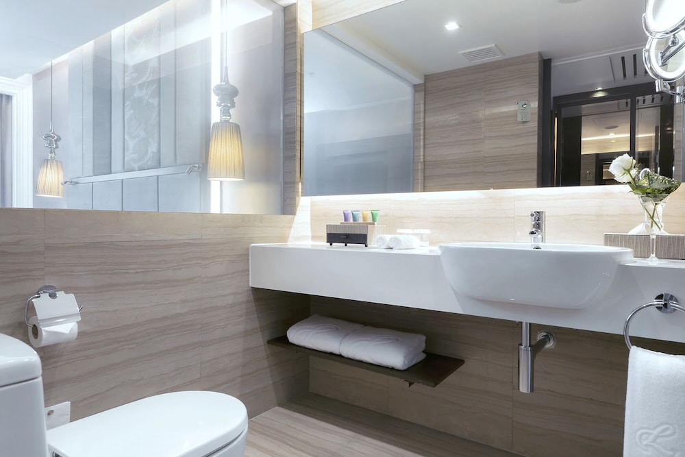 Premium Room thumbnail 6
