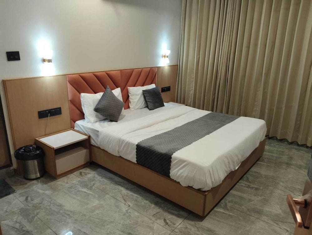 Deluxe Room, City View