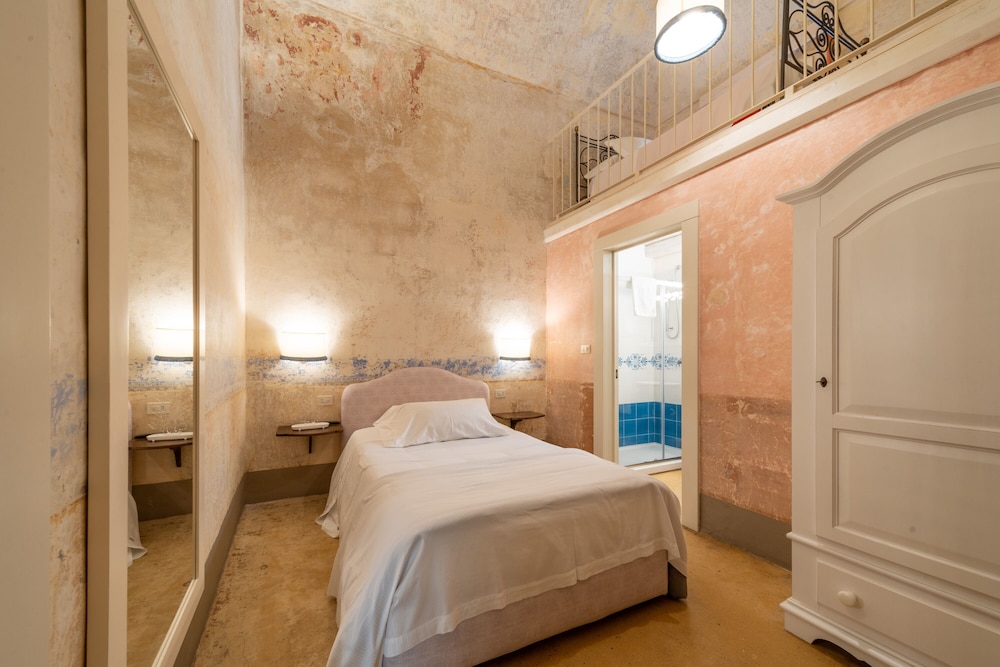 Economy Triple Room
